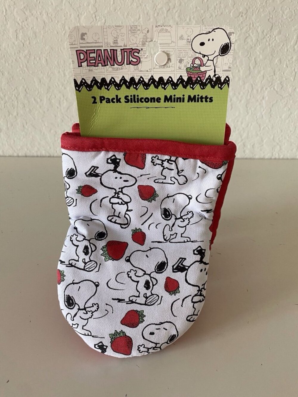 2 Pack Peanuts Snoopy Strawberry Strawberries Silicone Mini Oven Mitts NEW
